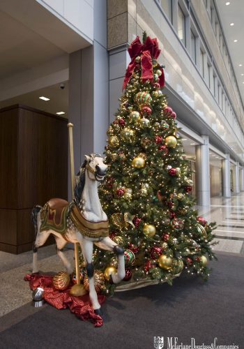 Christmas-holiday-tree-horse-scene.jpg